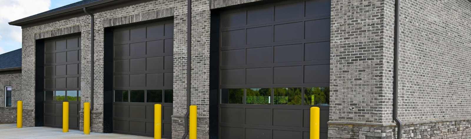 Residential vs Commercial Garage Doors: 5 Key Facts